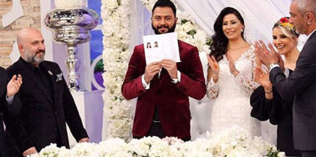 Esra Erol ne diyecek? Berke dayak yüzünden Caner Toygar'dan boşanıyor! - Resim: 1