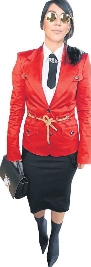 Hande Yener 15 Temmuz anma törenindeki ilginç kıyafetine servet harcamış - Resim: 2