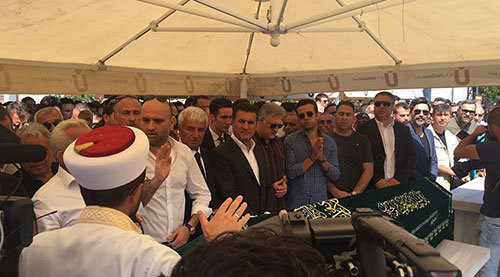 Vatan Şaşmaz son yolculuğuna uğurlandı - Resim: 2