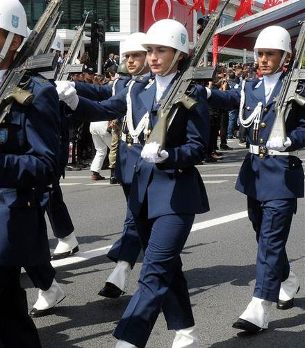 Babası göremedi ama... Canan Efe babasının en büyük hayalini gerçekleştirdi - Resim: 2