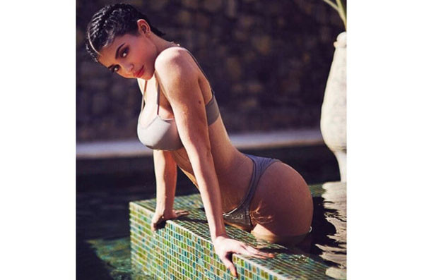 Kylie Jenner'in havuz keyfi! - Resim: 1