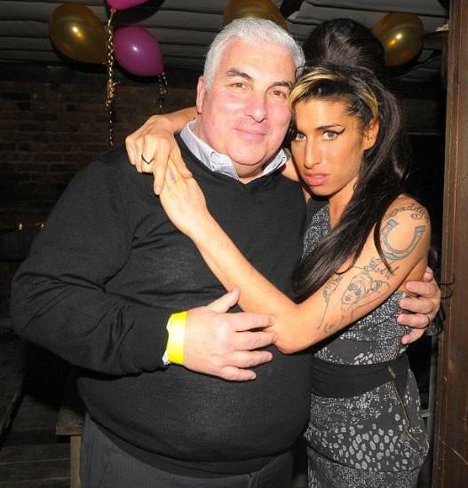 Amy Winehouse’un babasından tuhaf açıklamalar: Hayaleti yanıma geliyor - Resim: 1