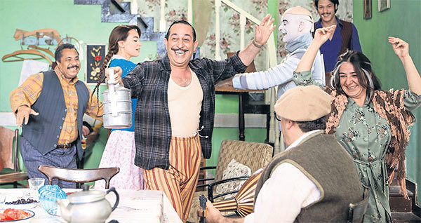 Cem Yılmaz neden hep aynı oyuncularla çalışıyor? - Resim: 2