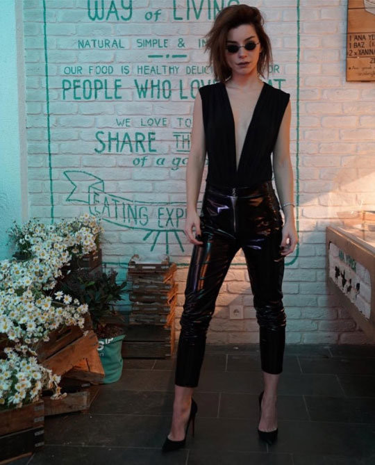 Merve Boluğur pozlarıyla alay konusu oldu - Resim: 2