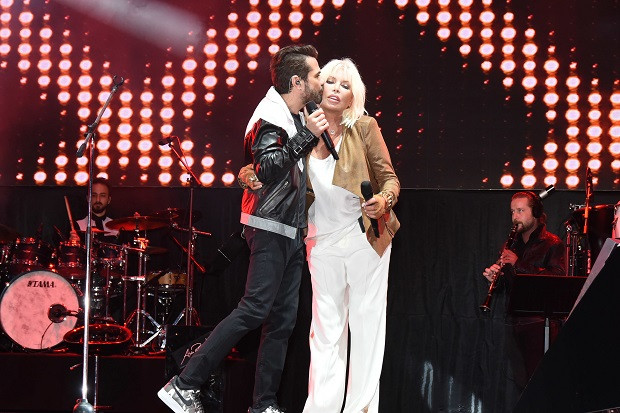 Kenan Doğulu konserde binlerce seyirci arasından gördüğü bebeği istedi - Resim: 1