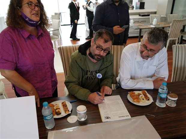 Nejat İşler SOL Parti'ye Üyelik İmzasını Attı - Resim: 1