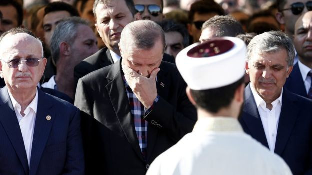 Kadıköy'de kaygı, Taksim meydanında zafer coşkusu hakim - Resim: 1