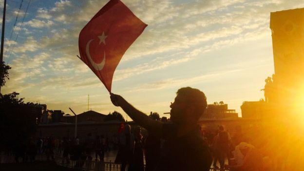Kadıköy'de kaygı, Taksim meydanında zafer coşkusu hakim - Resim: 2