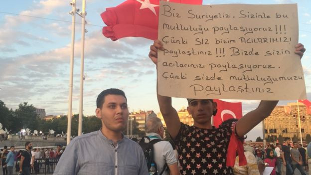 Kadıköy'de kaygı, Taksim meydanında zafer coşkusu hakim - Resim: 4