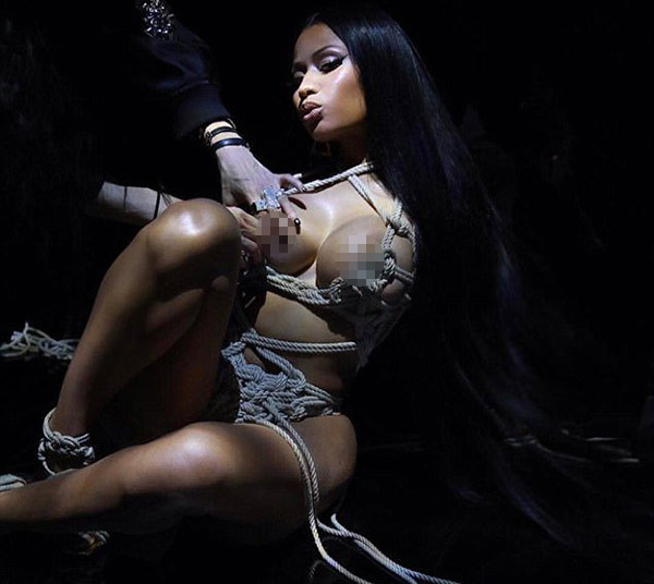 Nicki Minaj kendini halatlara doladı, sosyal medya yıkıldı - Resim: 1