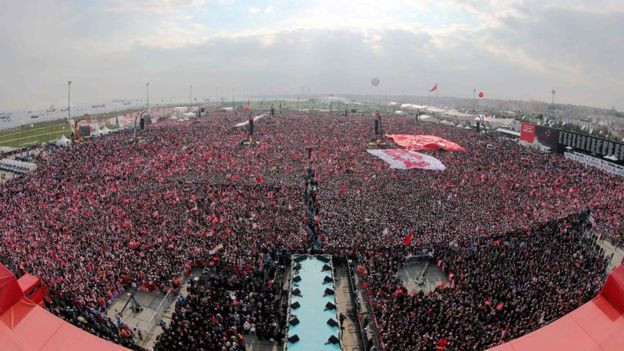 İngiliz Times: Ücretsiz otobüslere rağmen Erdoğan'ın mitingine katılım düşüktü - Resim: 1