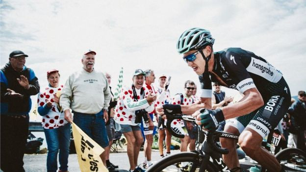 Bisikletçinin bacak fotoğrafı sosyal medyada paylaşım rekoru kırıyor - Resim: 1