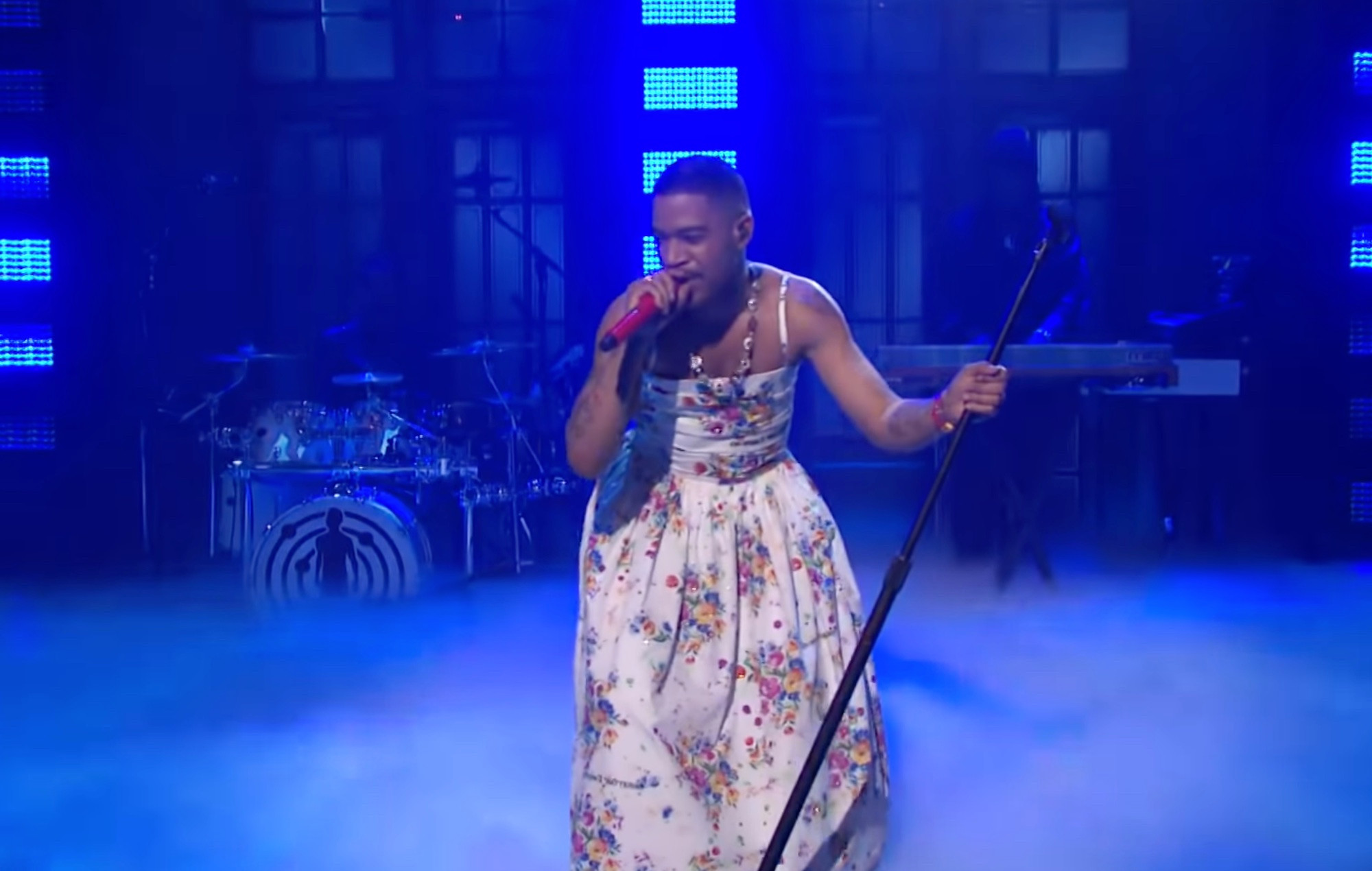 Rapçi Kid Cudi ve Çiçekli Elbisesi Olay Yarattı - Resim: 2