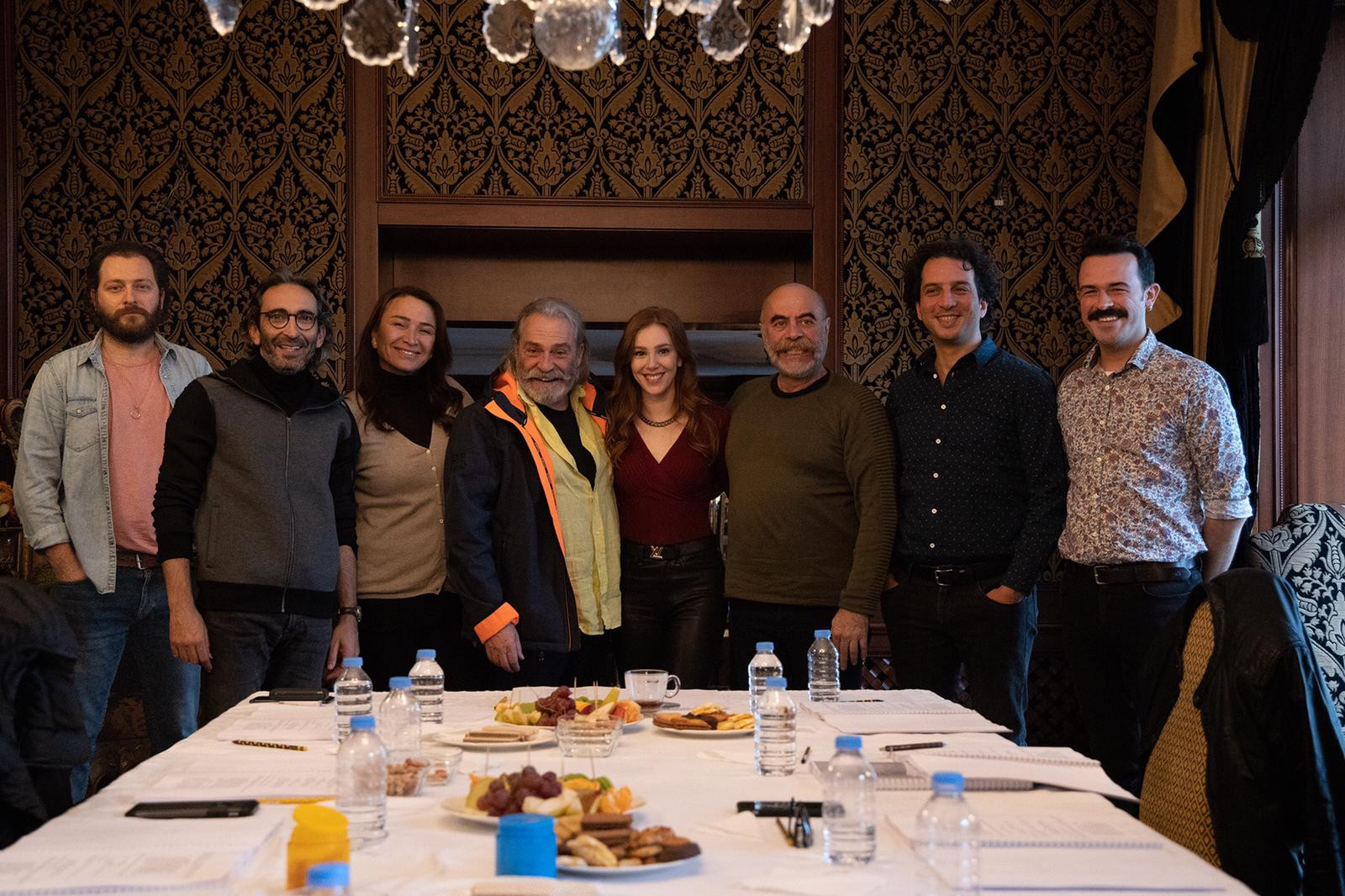 Emmy'den sonra Haluk Bilginer'in ilk projesi: Ezel Akay'ın 9 Kere Leyla'sı - Resim: 1