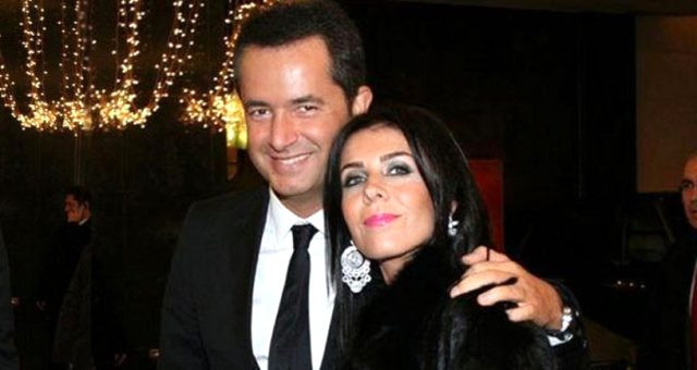 Yılbaşı paylaşımı yapan Zeynep Yılmaz'ın fotoğrafındaki dolar detayı dikkat çekti - Resim: 2