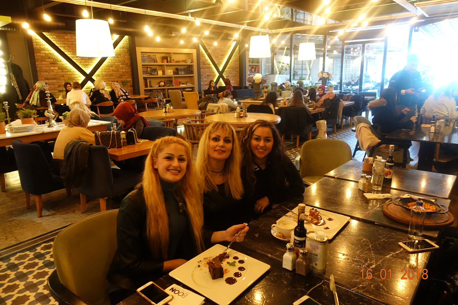 Kızlarını Adnan Oktar'da görünce suç duyurusunda bulunmuştu! Aileden açıklama geldi - Resim: 2