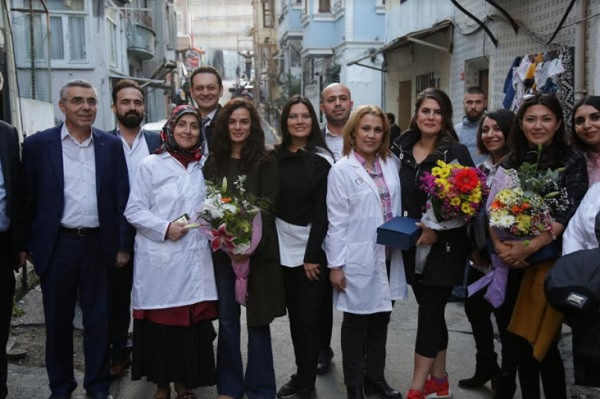 Kadın dizisinin setine kadın işçilerden ziyaret - Resim: 1