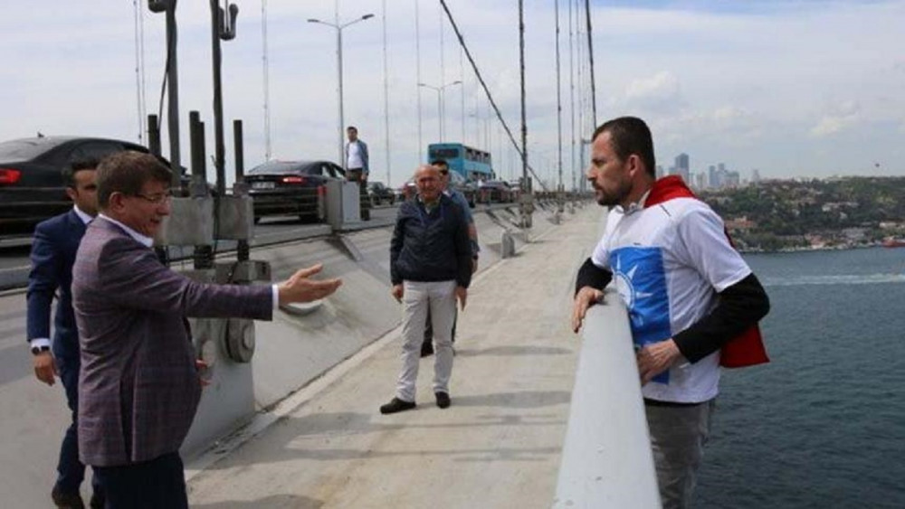 Köprüdeki olaya reklam diyenlere Davutoğlu ekibinden flaş yanıt - Resim: 1