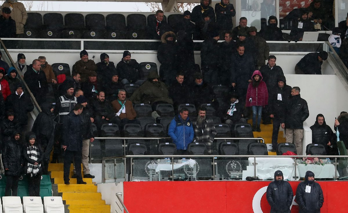 Ali Koç’un Kırklarelispor maçındaki görüntüsü Fenerbahçelileri mest etti - Resim: 1