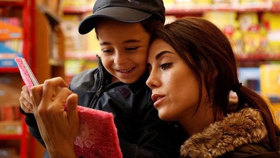 Anne dizisinin Zeynep romanına imza günü - Resim: 2