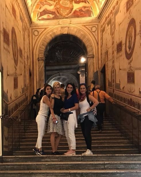 Seda Öğretir, Yeşim Sağlam, Deniz Tüysüz ve Deniz Kilislioğlu kız kıza Roma tatilinde - Resim: 2