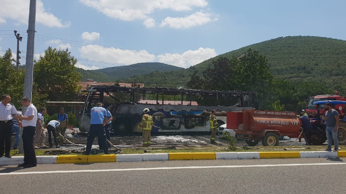Balıkesir'de yolcu otobüsü yandı: 5 kişi hayatını kaybetti - Resim: 1