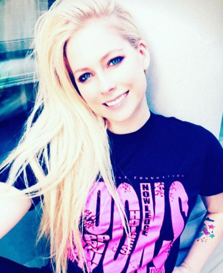 Dünya buna inanıyor: Avril Lavigne aslında 2003 yılında öldü! - Resim: 1