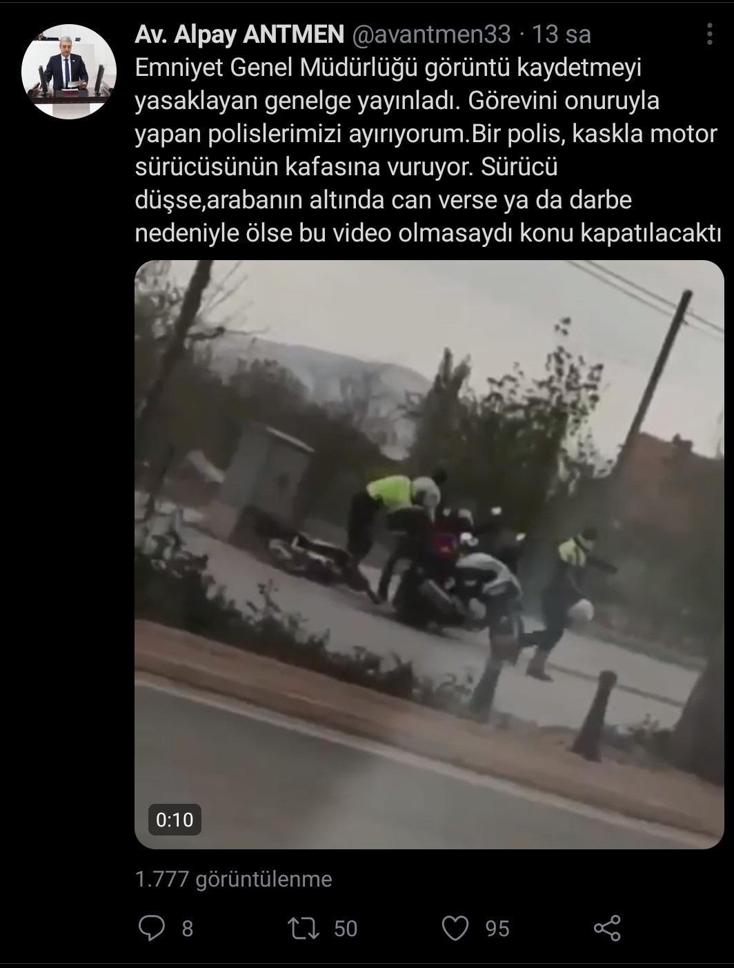 Polis Motosiklet Sürücüsüne Kaskla Vurdu - Resim: 1