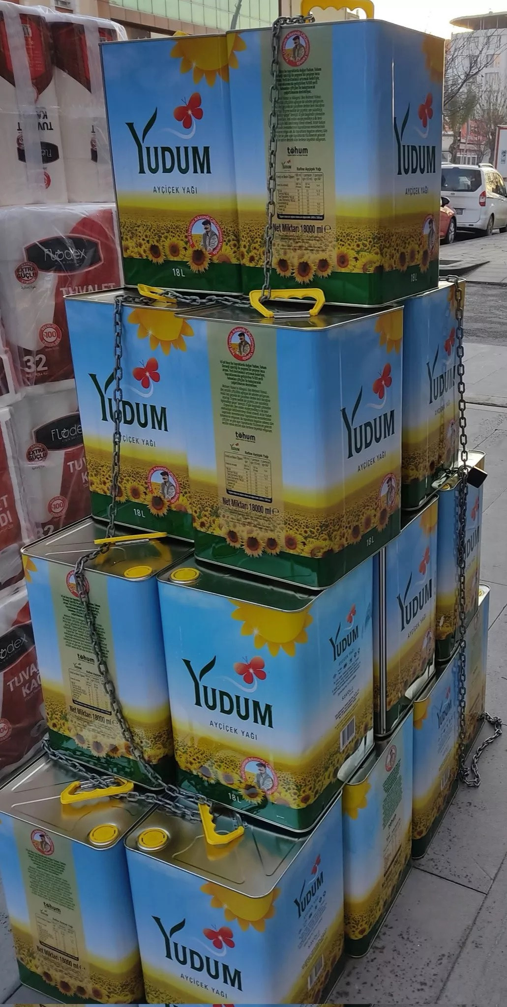 Alarm Takmak Yetmedi: 18 Litrelik Ayçiçek Yağına Zincir Vuruldu - Resim: 1