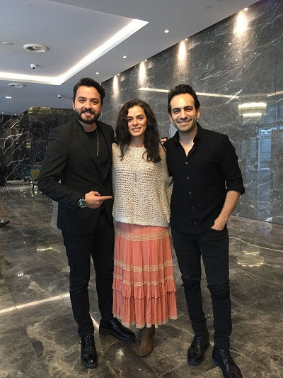 Buğra Gülsoy ve Özge Özpirinçci Acı Tatlı Ekşi heyecanını paylaştı - Resim: 3