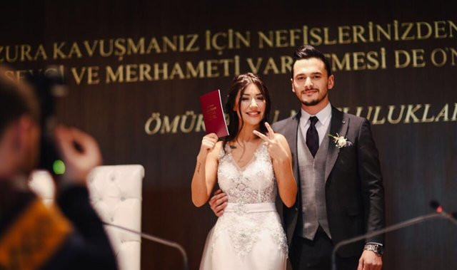 Banu Parlak boşandı mı? Eşi Okan Öztürk kimdir, ne iş yapıyor? - Resim: 2