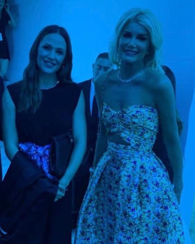 Ali Şen'in gelini Hollywood ünlüleriyle kanka oldu - Resim: 1