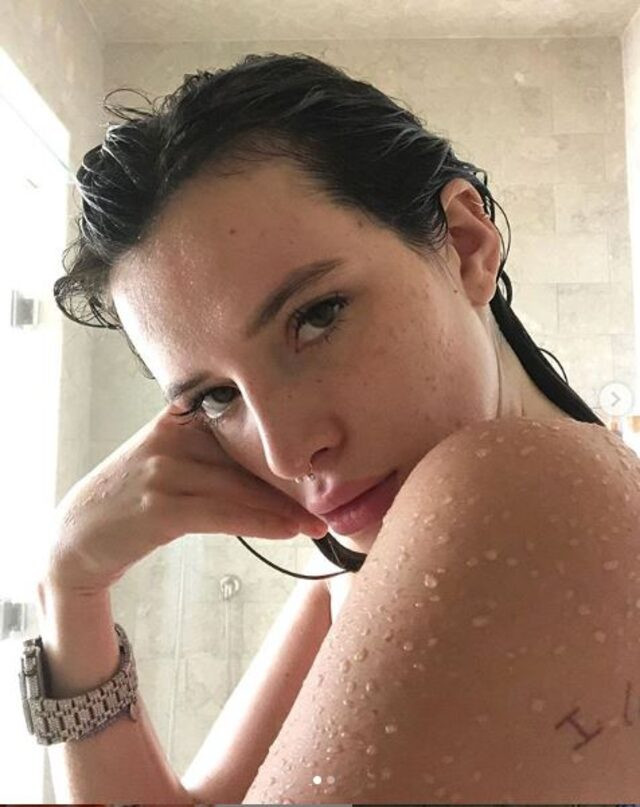 Bella Thorne'dan banyoda çıplak poz - Resim: 1
