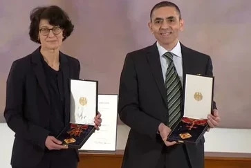 Özlem Türeci ve Uğur Şahin'den Gurur Veren Fotoğraf - Resim: 1