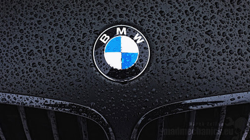 BMW logosunu değiştirdi - Resim: 1