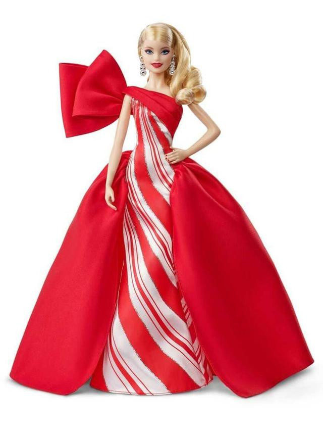 Demet Akalın'ın Barbie bebek elbisesi sosyal medyayı karıştırdı - Resim: 1