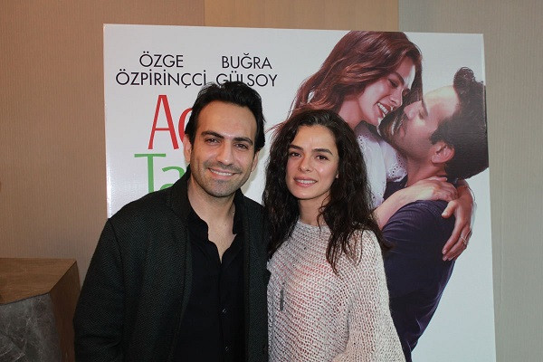 Bugra Gulsoy Ve Ozge Ozpirincci Aci Tatli Eksi Heyecanini Paylasti Medyafaresi Com Mobil
