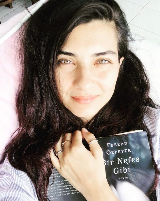 Tuba Büyüküstün: Sabah uyanır uyanmaz seni düşünüyorum - Resim: 1