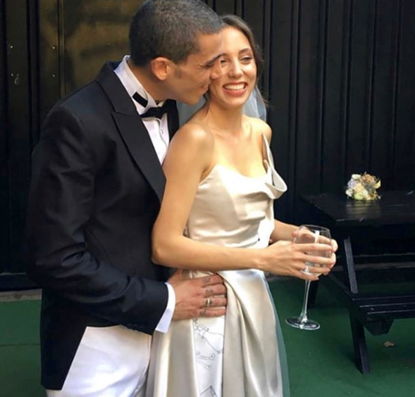 Can Bonomo ve Öykü Karayel'in düğün fotoğrafına gelen yorum kırdı geçirdi - Resim: 1