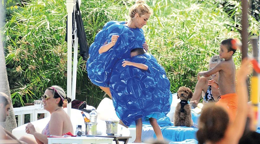 Çağla Şıkel Mykonos tatilini yarıda kesti - Resim: 1