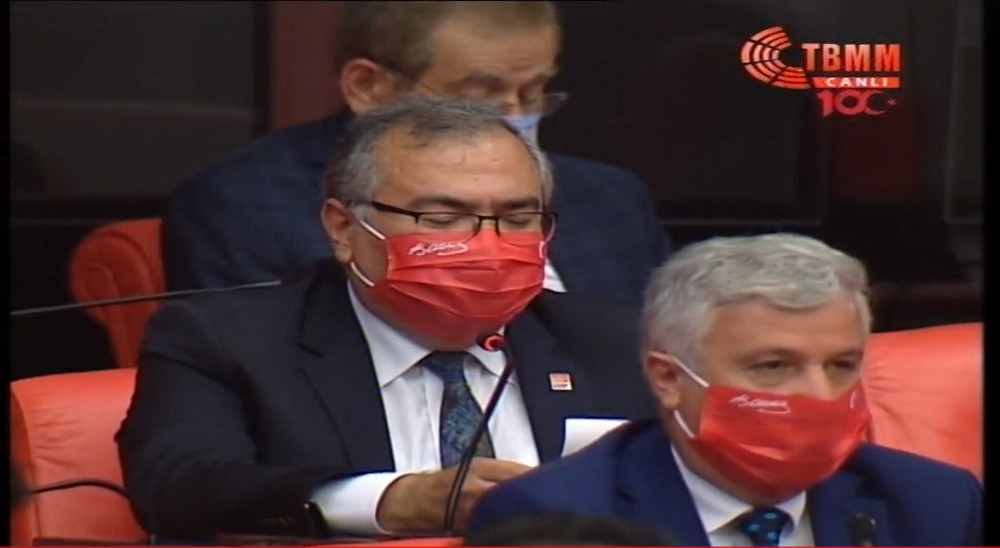 CHP'li vekillerden Atatürk ve Ay Yıldızlı kırmızı maske sürprizi - Resim: 2