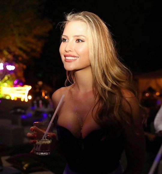 Serdar Ortaç'tan boşanan Chloe Loughnan’dan seksi poz - Resim: 1