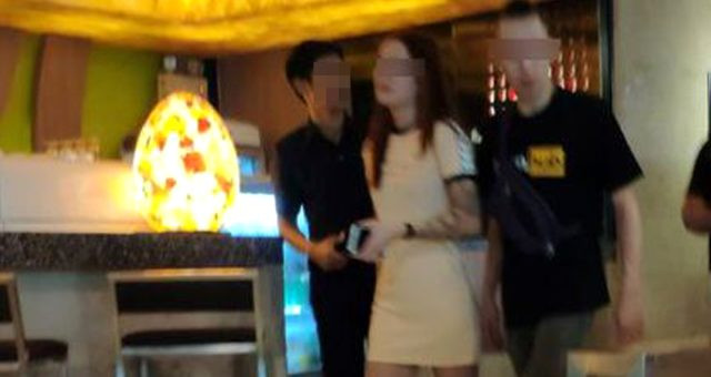 Plajda cinsel ilişkiye girerken kameralara yakalandılar! - Resim: 2