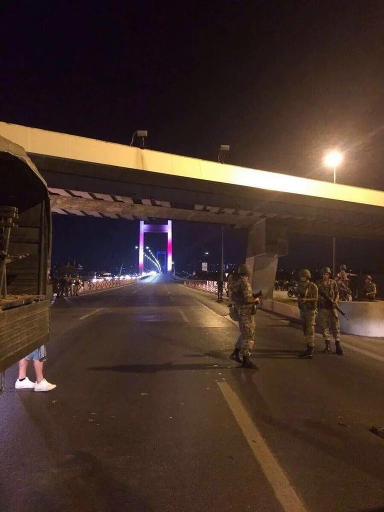 Son dakika haberi: Boğaziçi ve Fatih Sultan Mehmet Köprüleri Jandarma tarafından kapatıldı! - Resim: 1