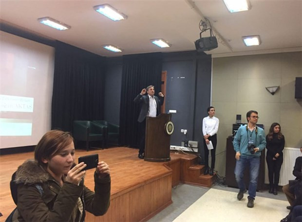 Erdoğan Aktaş'ı çıldırtan öğrenci protestosu: Hepinizi tespit ettim... - Resim: 1