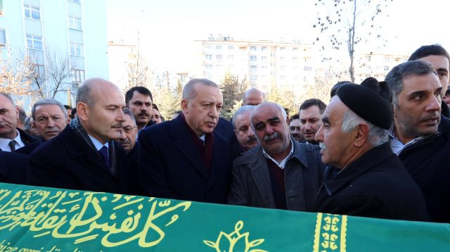 Cumhurbaşkanı Erdoğan, Elazığ'da katıldığı cenazede gözyaşlarını tutamadı - Resim: 2