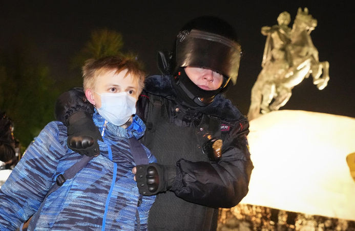 Rusya'da Savaş Karşıtı Gösterilerde Yüzlerce Gözaltı - Resim: 1