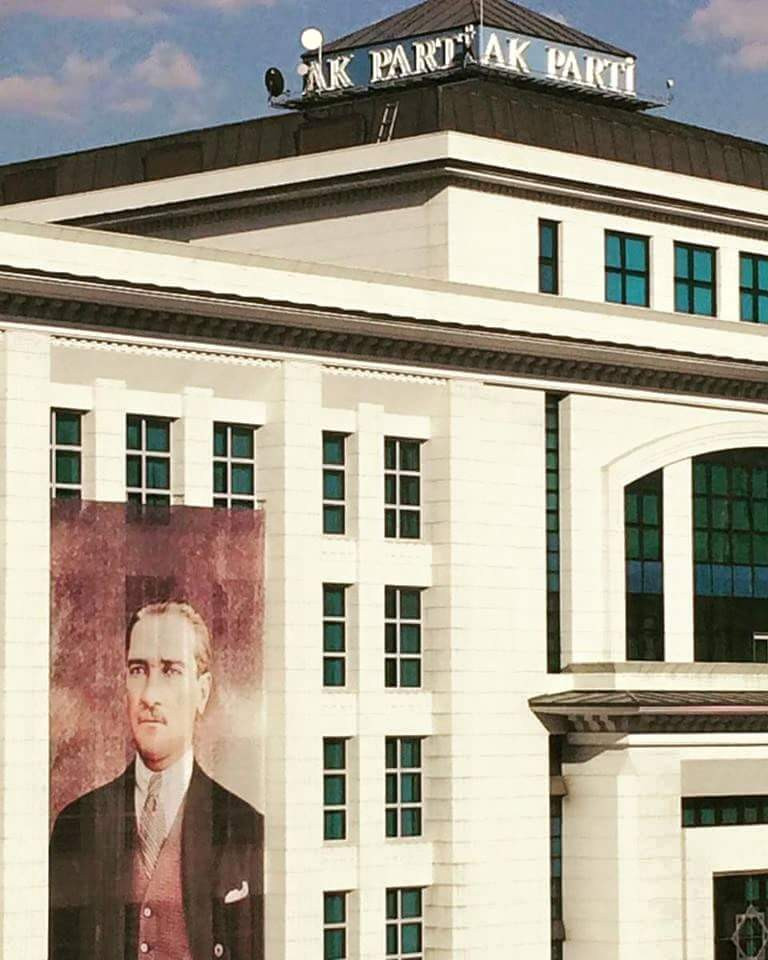 AKP genel merkezine dev Atatürk posteri asıldı - Resim: 1