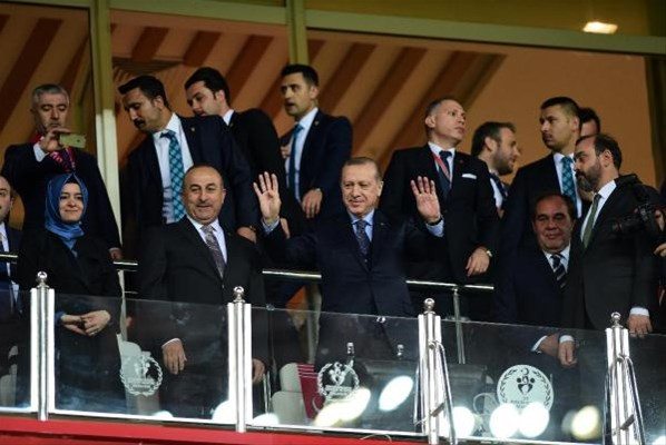 Cumhurbaşkanı Erdoğan, Antalya Stadında milli maçı izledi - Resim: 1