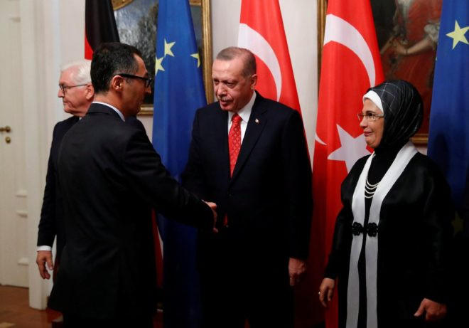 Erdoğan'dan Ermeni Soykırımı'nda imzası bulunan Cem Özdemir ile fotoğraf - Resim: 1